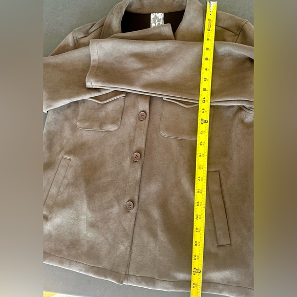 NWOT - SADIE & SAGE Women’s Olive Faux Suede Button-up Shacket w Pockets - Sz L - Picture 9 of 9